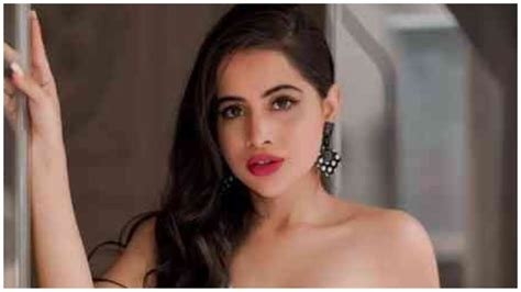 urfi javed naked|Urfi Javed Shocks Fans As She Strips Naked And Poses in